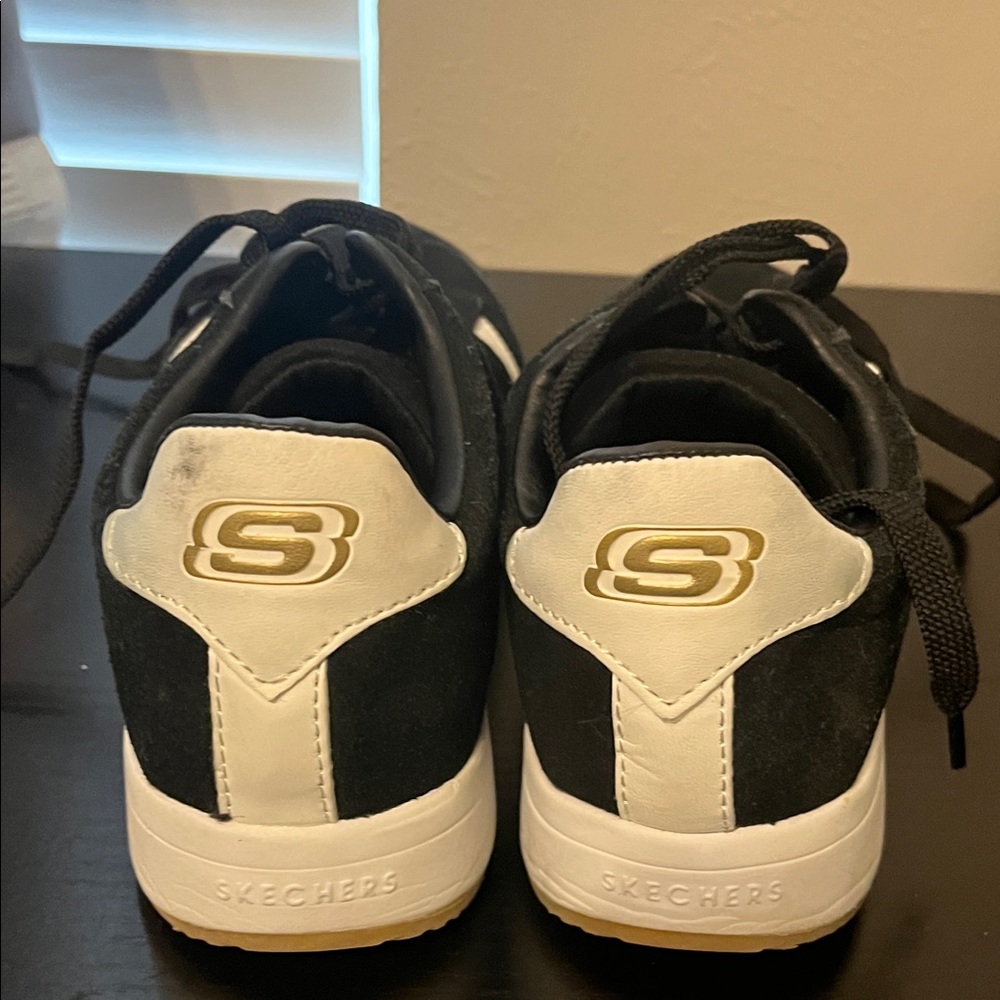Skechers Woman’s Black and White Sneakers Air cooling memory foam - Picture 3 of 7